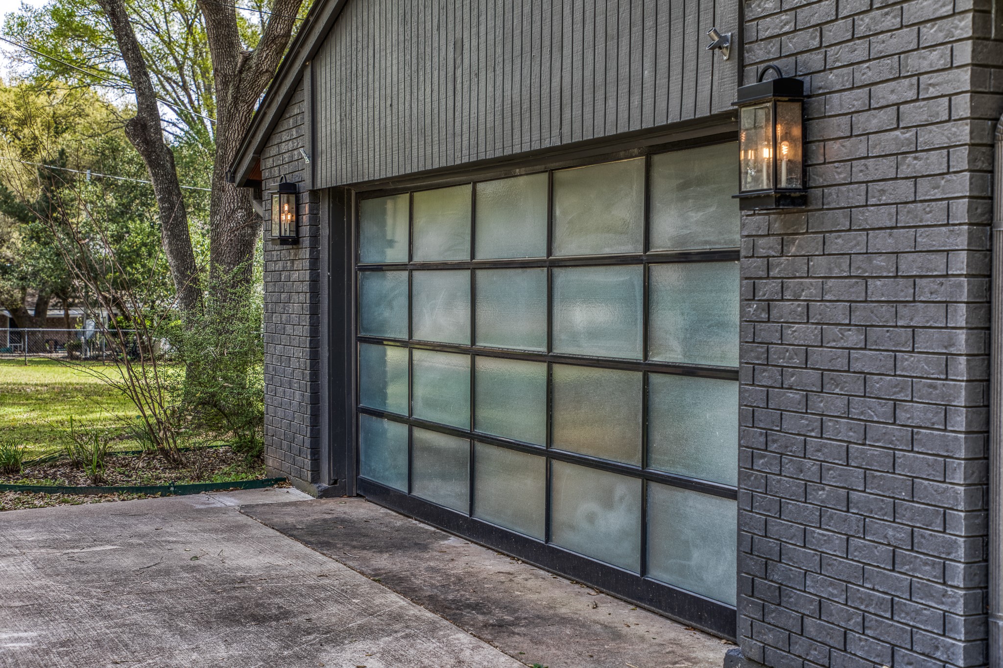 2414 East Rosedale Drive Brenham, TX 77833 - Photo 3 of 36