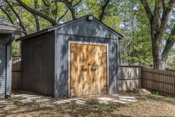 $775,000 | 2414 East Rosedale Drive, Brenham, TX 77833