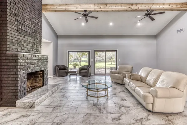 $775,000 | 2414 East Rosedale Drive, Brenham, TX 77833