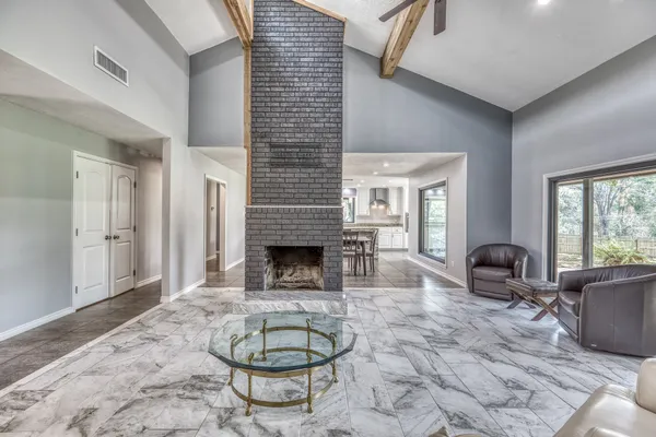 $775,000 | 2414 East Rosedale Drive, Brenham, TX 77833