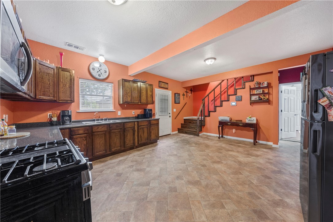 1209 New Dallas Highway Waco, TX 76705 - Photo 9 of 26