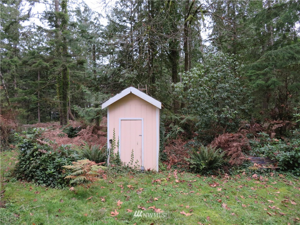 1747 Southwest Old Clifton Road Port Orchard, WA 98367 - Photo 4 of 19 Gallery Image 4