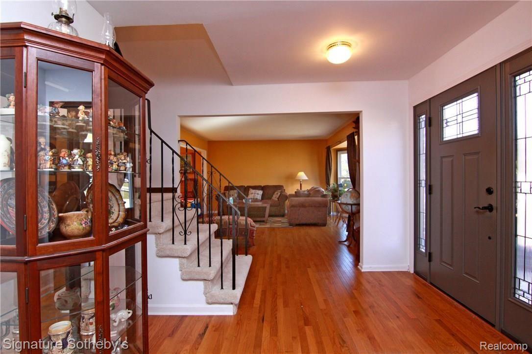 2861 Kilburn Court Rochester, MI 48306 - Photo 2 of 33 2.jpg