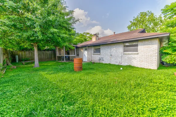 $1,500 | 4910 Redfish Reef Drive, Bacliff, TX 77518