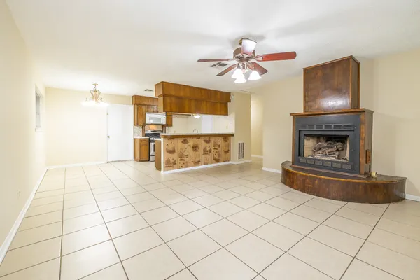 $1,500 | 4910 Redfish Reef Drive, Bacliff, TX 77518