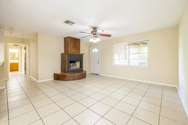 $1,500 | 4910 Redfish Reef Drive, Bacliff, TX 77518