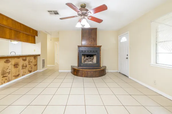 $1,500 | 4910 Redfish Reef Drive, Bacliff, TX 77518