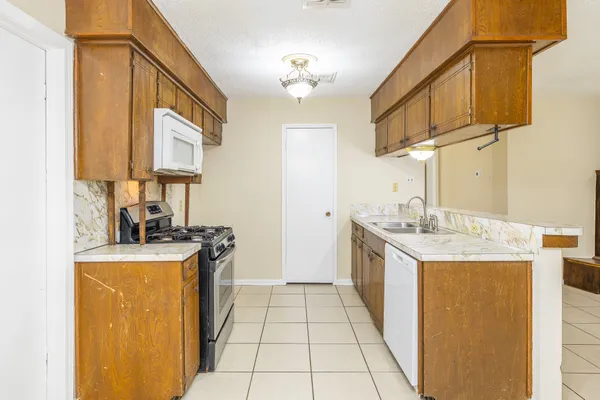 $1,500 | 4910 Redfish Reef Drive, Bacliff, TX 77518
