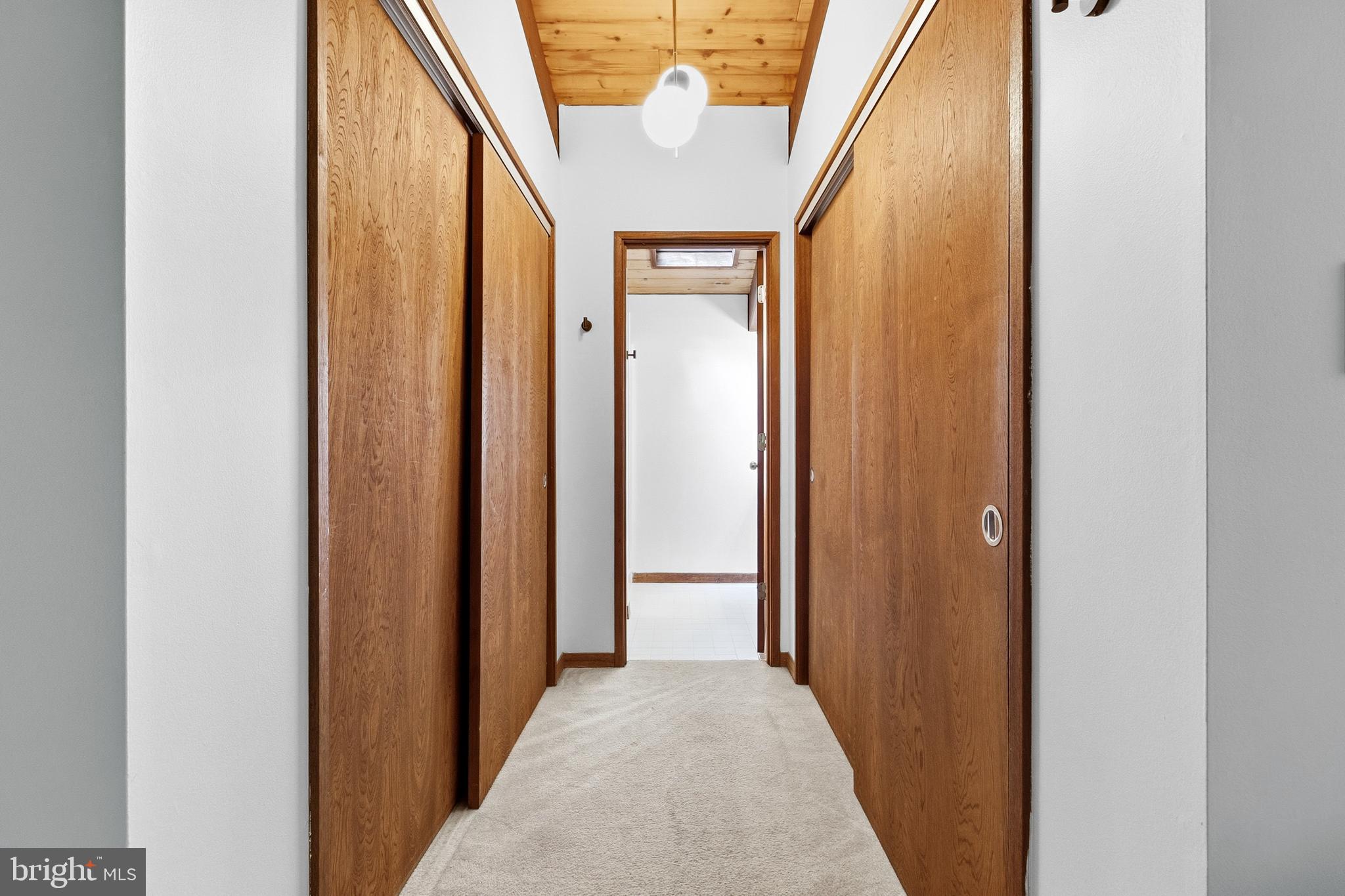 10815 Cross School Road Reston, VA 20191 - Photo 21 of 48 Hallway to primary bathroom and closets