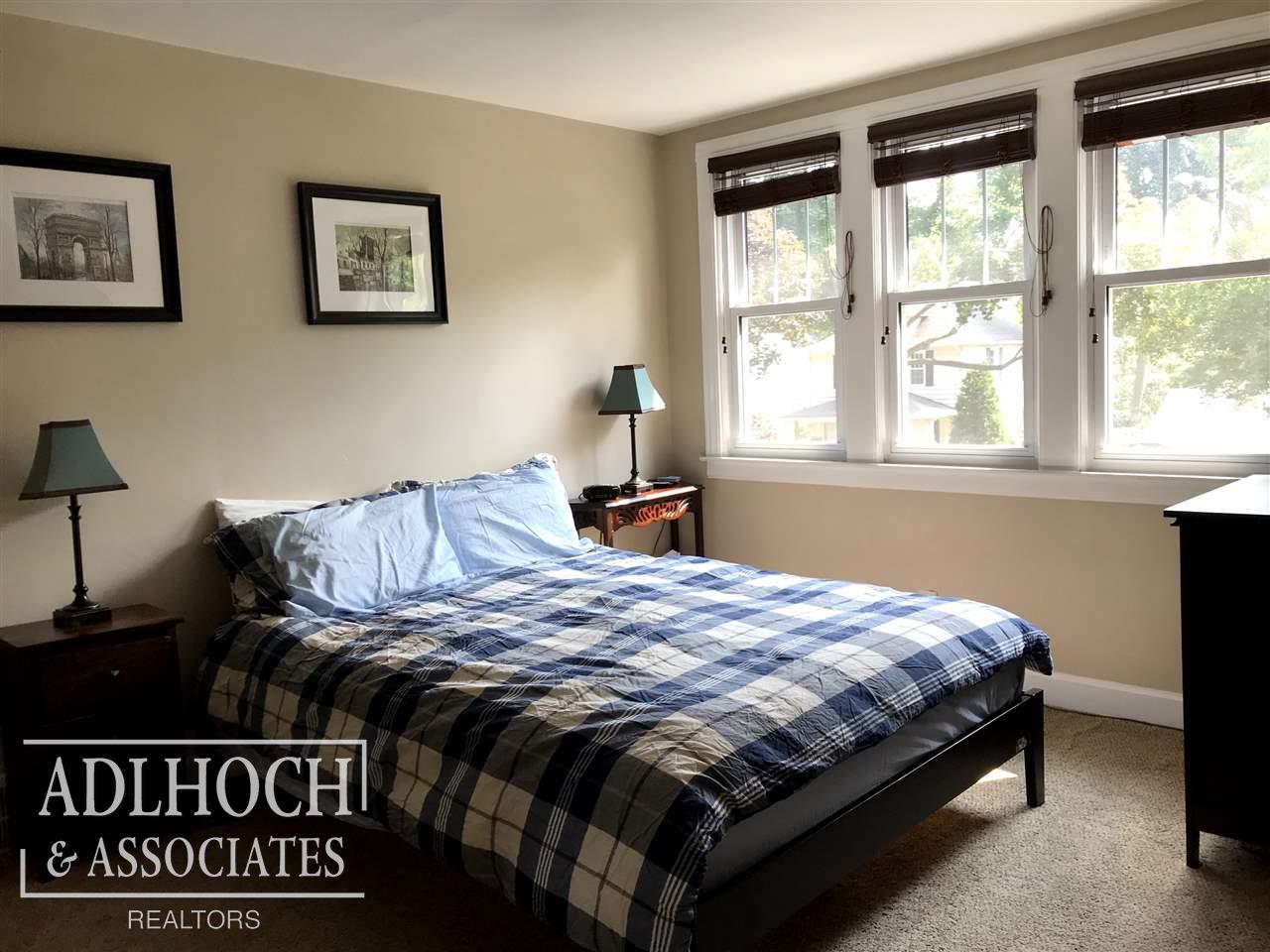 294 Ridgemont Road Grosse Pointe, MI 48236 - Photo 13 of 23 31358994-12.JPG