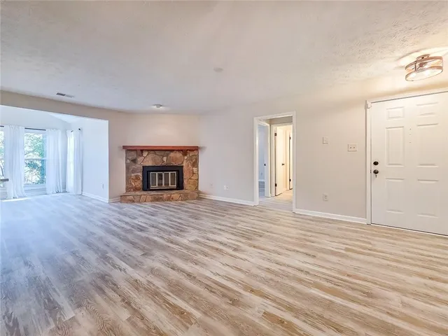 $320,000 | 2214 Lake Pointe Circle, Roswell, GA 30075