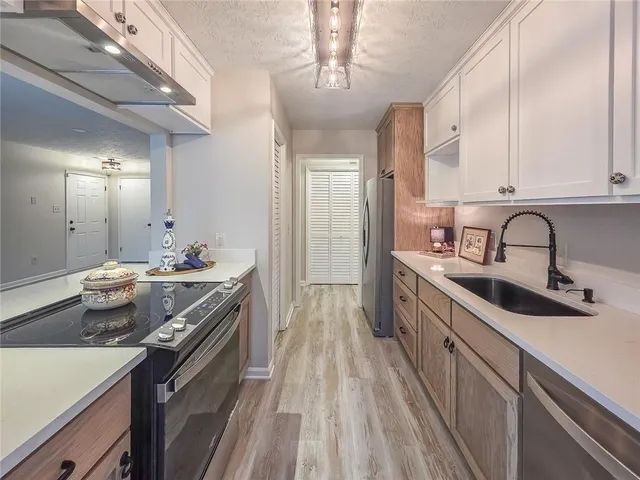 $320,000 | 2214 Lake Pointe Circle, Roswell, GA 30075