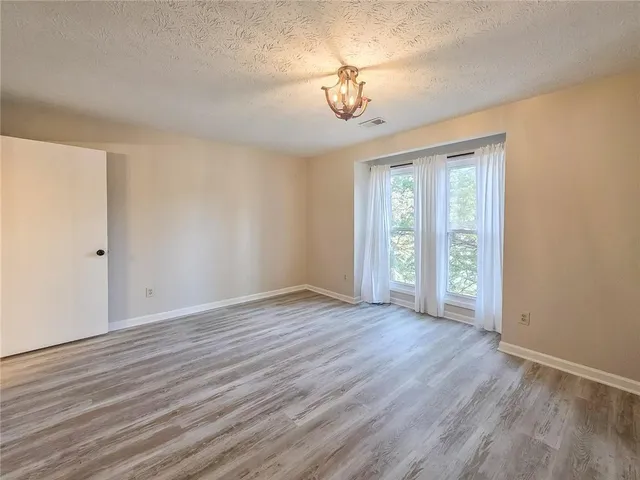 $320,000 | 2214 Lake Pointe Circle, Roswell, GA 30075