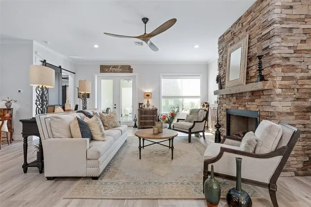 $759,500 | 622 West 11th Avenue, Mount Dora, FL 32757