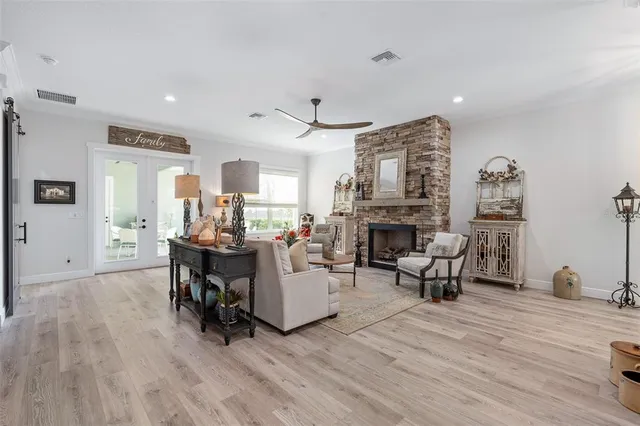 $759,500 | 622 West 11th Avenue, Mount Dora, FL 32757