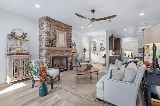 $759,500 | 622 West 11th Avenue, Mount Dora, FL 32757