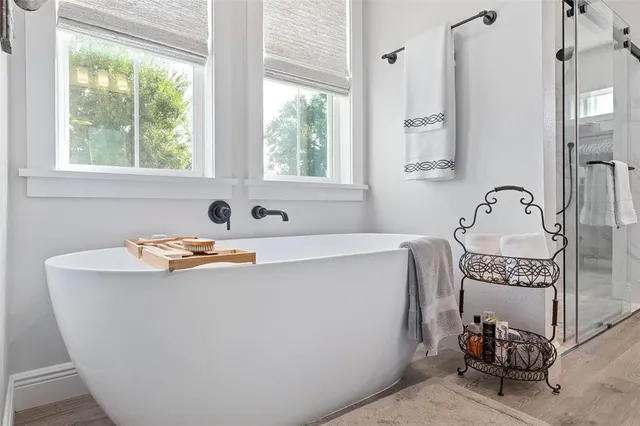 $759,500 | 622 West 11th Avenue, Mount Dora, FL 32757