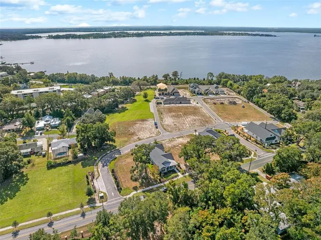 $759,500 | 622 West 11th Avenue, Mount Dora, FL 32757