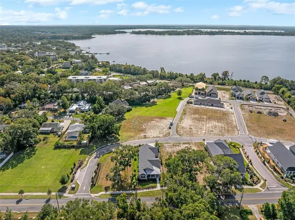 $698,800 | 622 West 11th Avenue, Mount Dora, FL 32757