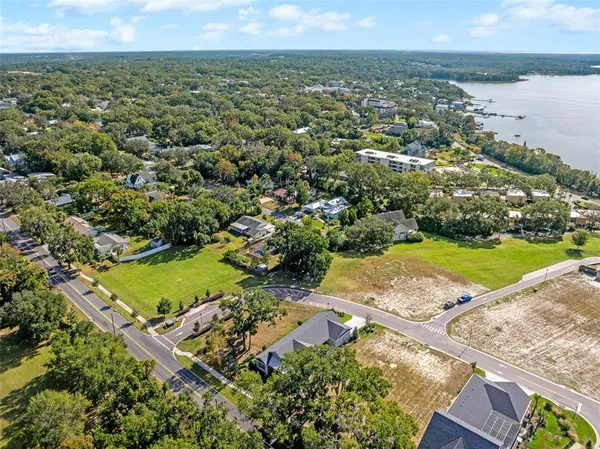 $698,800 | 622 West 11th Avenue, Mount Dora, FL 32757