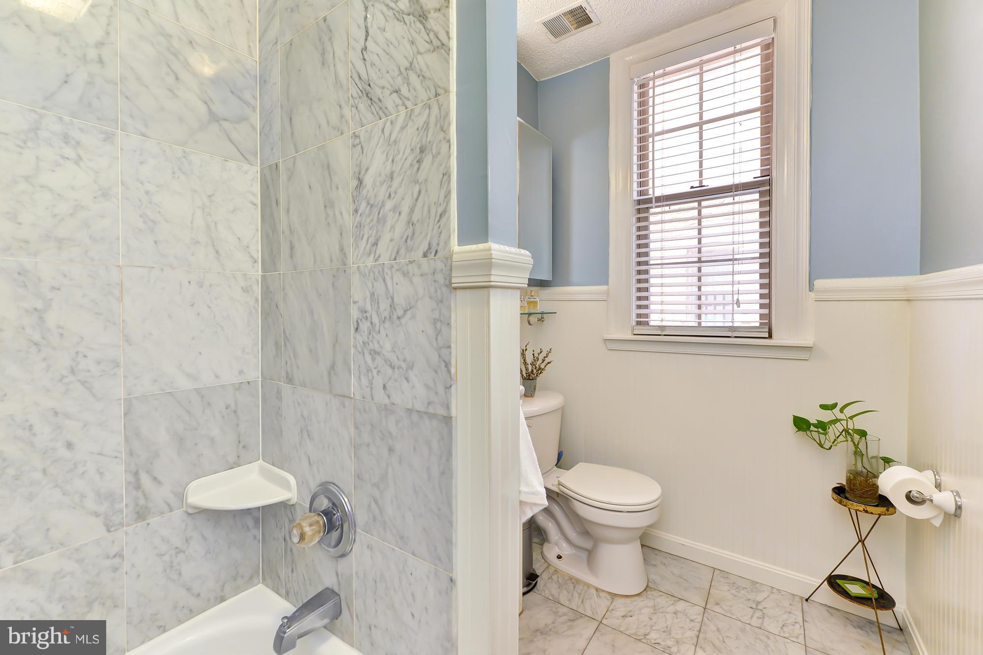 1401 Columbia Road Northwest, Unit 209 Washington, DC 20009 - Photo 12 of 17 Bath (Master)
