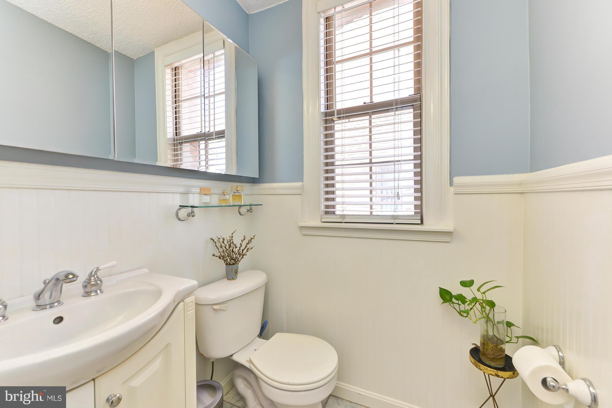 1401 Columbia Road Northwest, Unit 209 Washington, DC 20009 - Photo 13 of 17 Bath (Master)