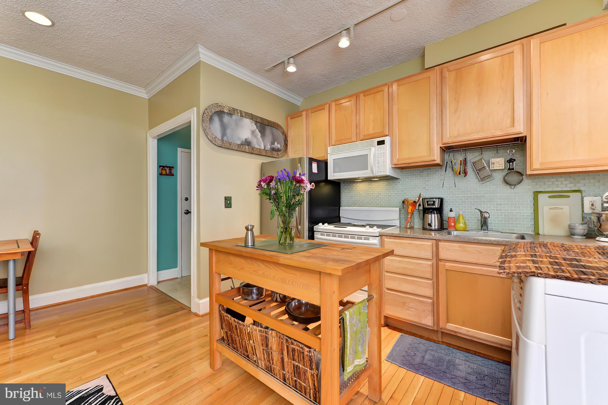 1401 Columbia Road Northwest, Unit 209 Washington, DC 20009 - Photo 5 of 17 Kitchen