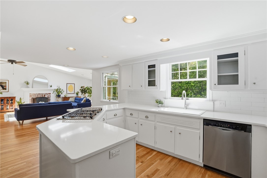 24 Wildflower Road Barrington, RI 02806 - Photo 12 of 50
