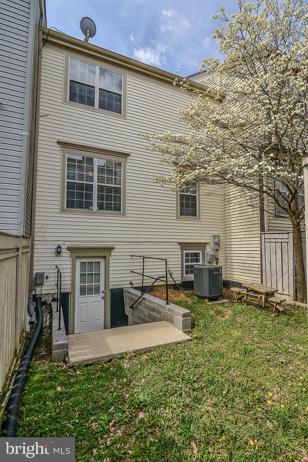 2343 Hunters Square Court Reston, VA 20191 - Photo 23 of 25 Private backyard