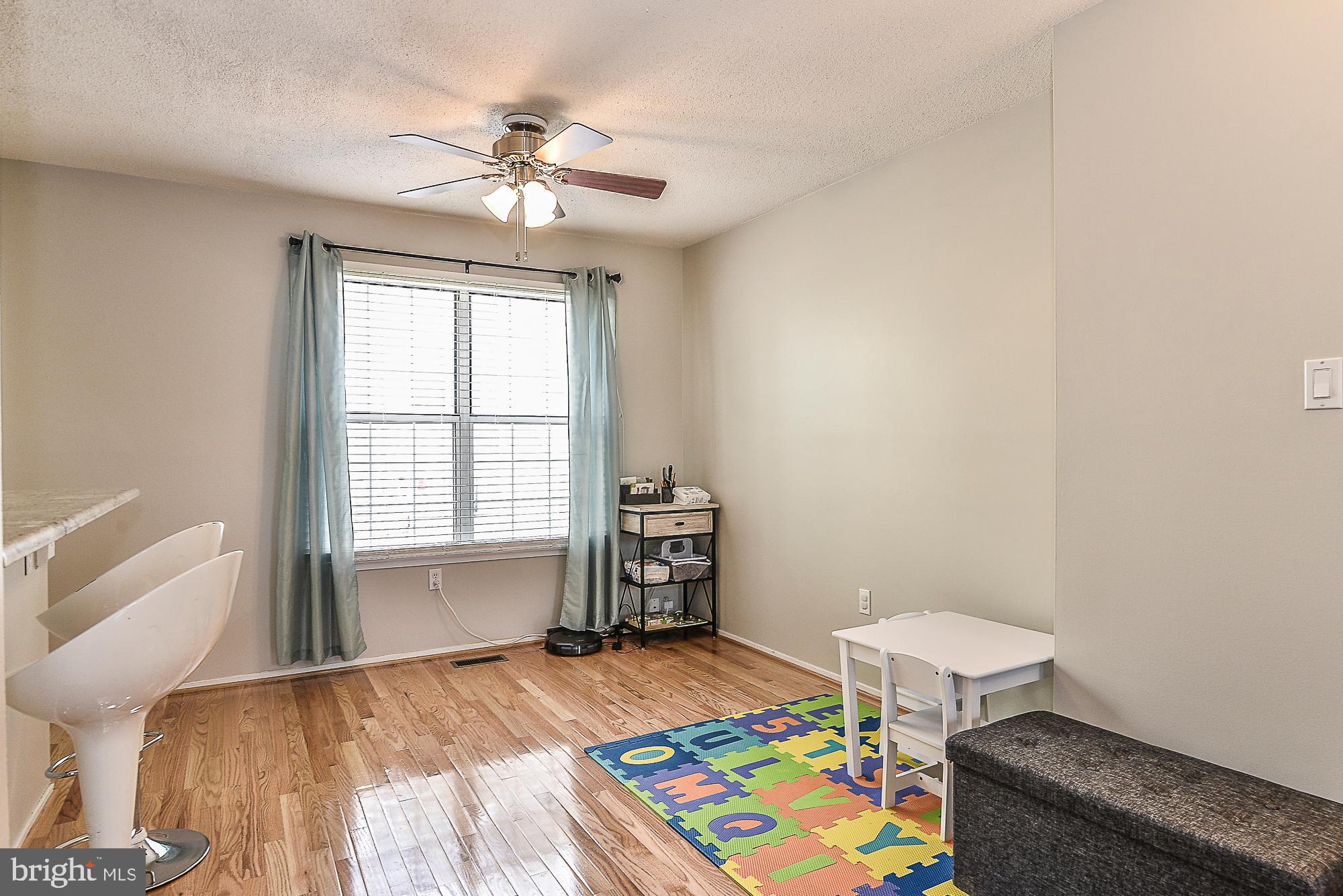 2343 Hunters Square Court Reston, VA 20191 - Photo 7 of 25 Dining area
