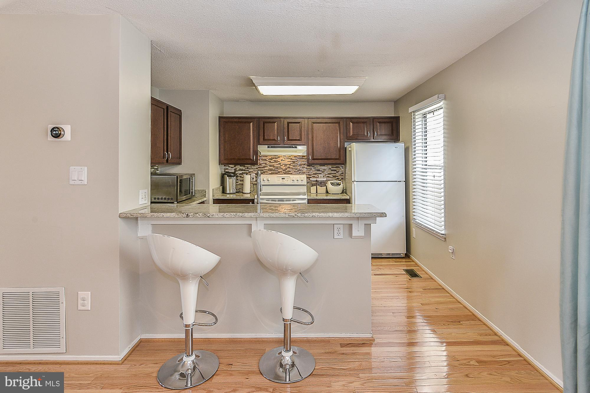 2343 Hunters Square Court Reston, VA 20191 - Photo 9 of 25 Nice breakfast bar