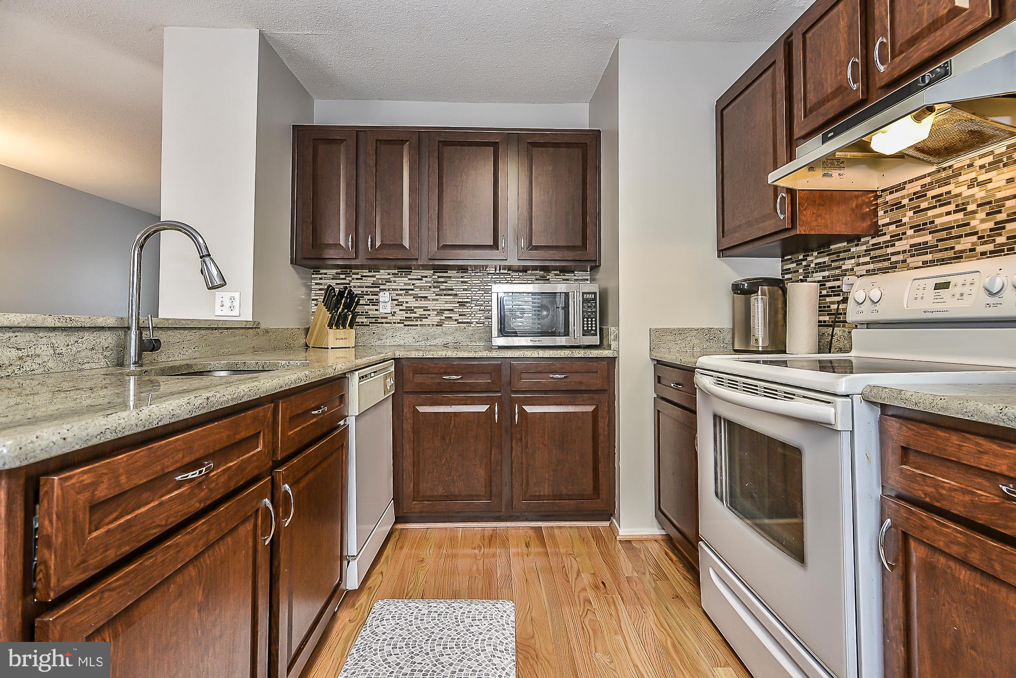 2343 Hunters Square Court Reston, VA 20191 - Photo 10 of 25 Granite counter tops with other upgrades