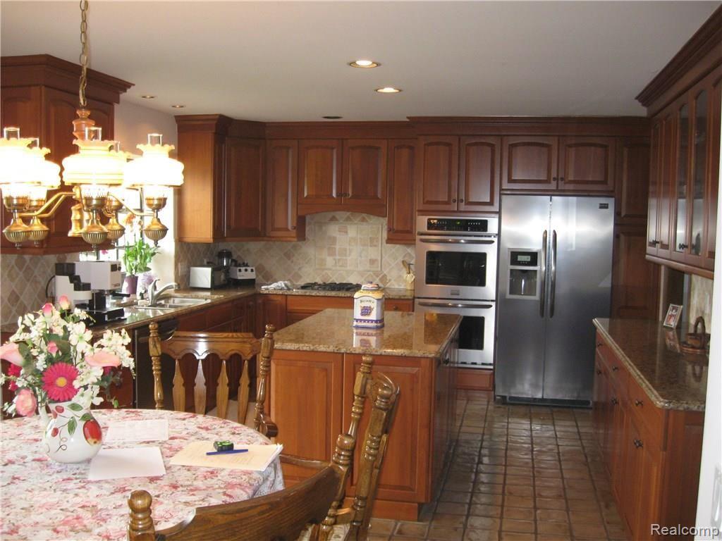 2437 Munster Road Rochester Hills, MI 48309 - Photo 38 of 47
