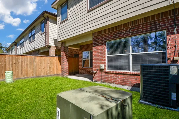 $2,350 | 5215 Brinkman Court, Houston, TX 77091