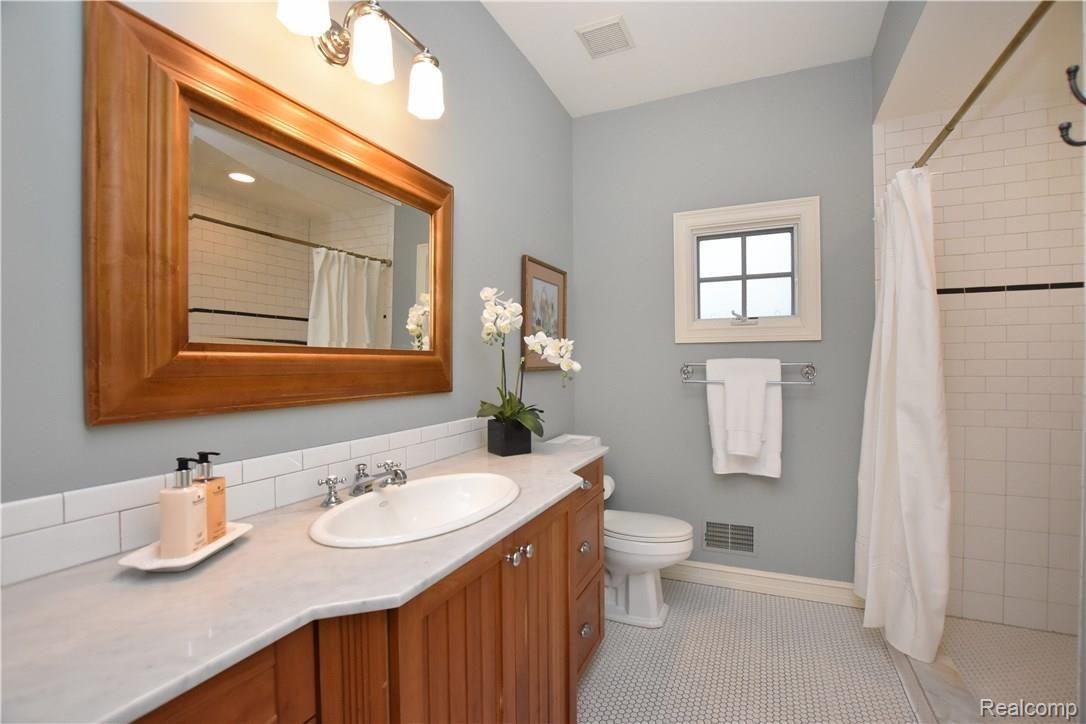 26335 Normandy Road Franklin, MI 48025 - Photo 14 of 39 26335 Normandy_12.JPG