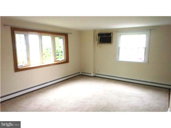410 Tanner Road Hatboro, PA 19040 - Photo 3 of 23 Living Room