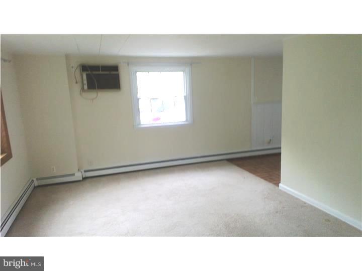 410 Tanner Road Hatboro, PA 19040 - Photo 4 of 23 Living Room