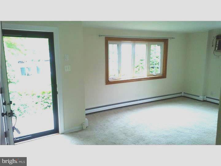 410 Tanner Road Hatboro, PA 19040 - Photo 5 of 23 Living Room