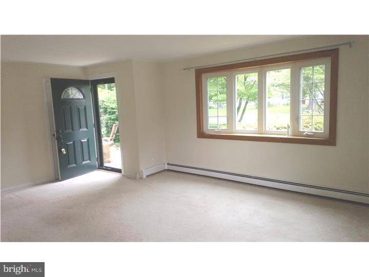 410 Tanner Road Hatboro, PA 19040 - Photo 6 of 23 Living Room