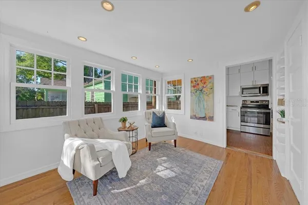 $425,000 | 943 Queen Street North, St. Petersburg, FL 33713