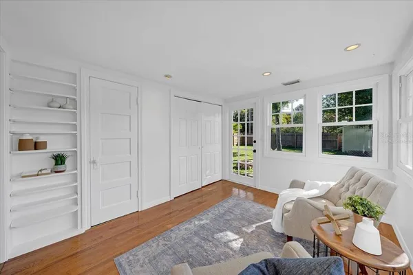 $425,000 | 943 Queen Street North, St. Petersburg, FL 33713