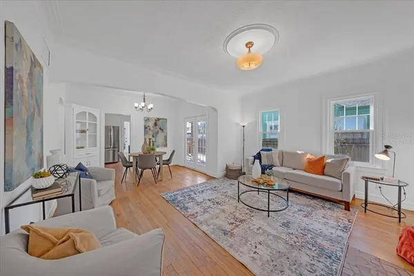 $425,000 | 943 Queen Street North, St. Petersburg, FL 33713