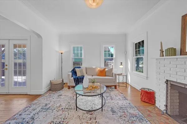 $425,000 | 943 Queen Street North, St. Petersburg, FL 33713