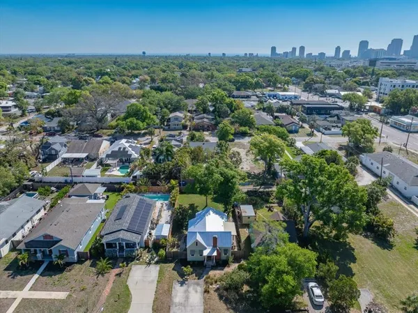 $425,000 | 943 Queen Street North, St. Petersburg, FL 33713