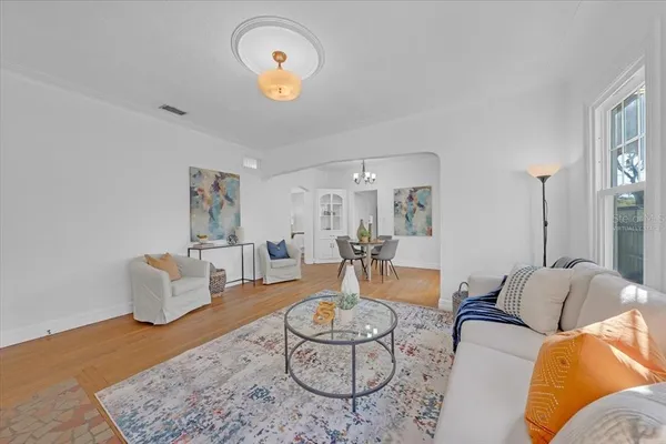 $425,000 | 943 Queen Street North, St. Petersburg, FL 33713