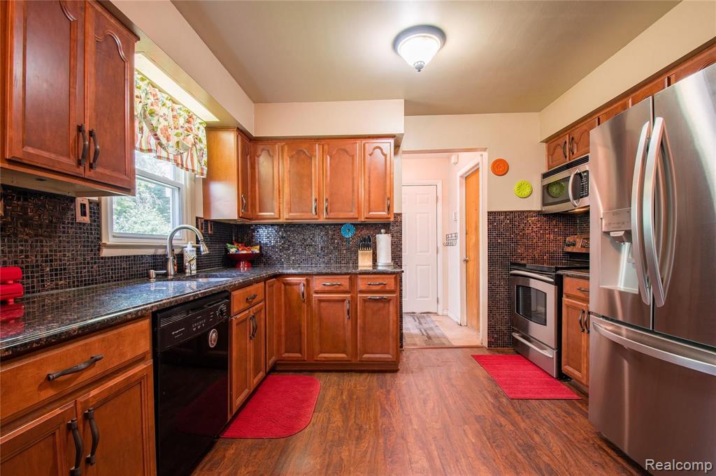 26159 Middlebelt Road Farmington Hills, MI 48334 - Photo 4 of 33