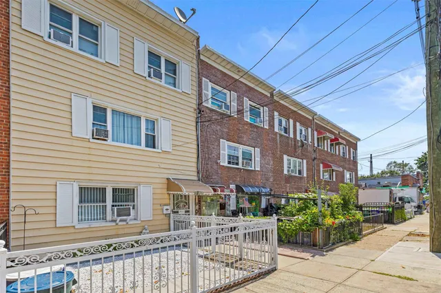 $990,000 | 1570 Paulding Avenue | Morris Park