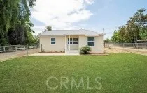 a view of a house with backyard and garden