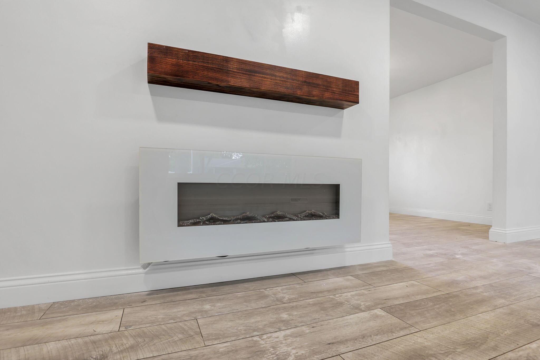 154 Landover Road Columbus, OH 43230 - Photo 8 of 47 Living room