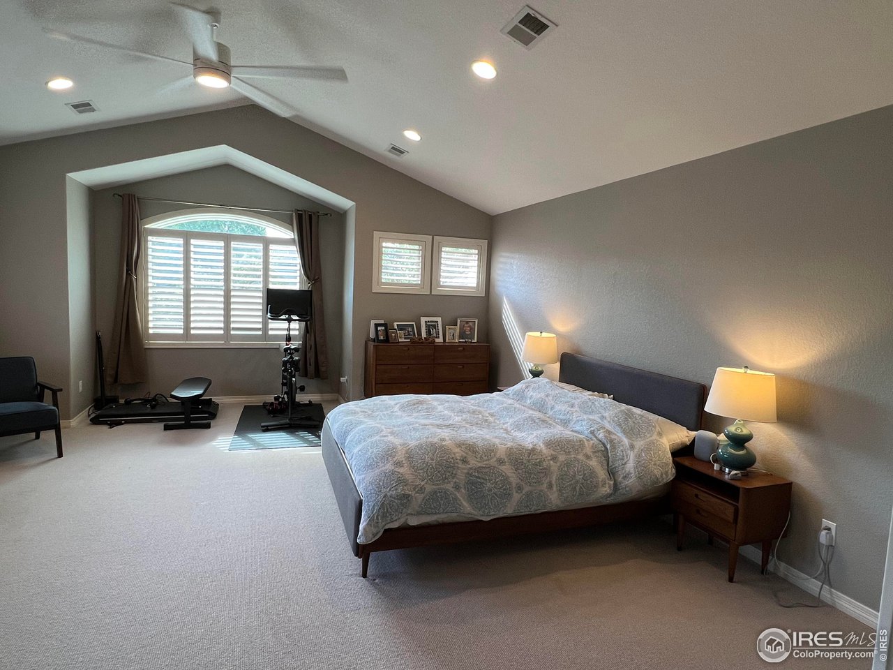 4026 Nevis Street Boulder, CO 80301 - Photo 23 of 40 a bedroom with a bed and a lamp